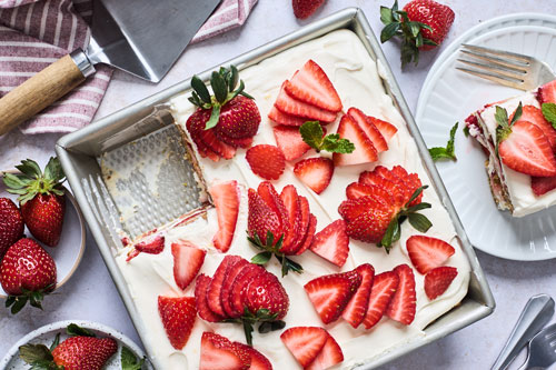 Easy Strawberry Ice Box Cake (No Bake Dessert) - Home & Plate