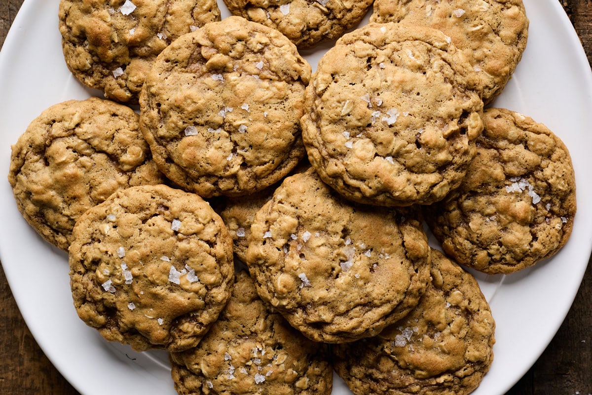 Soft and Chewy Oatmeal Cookies